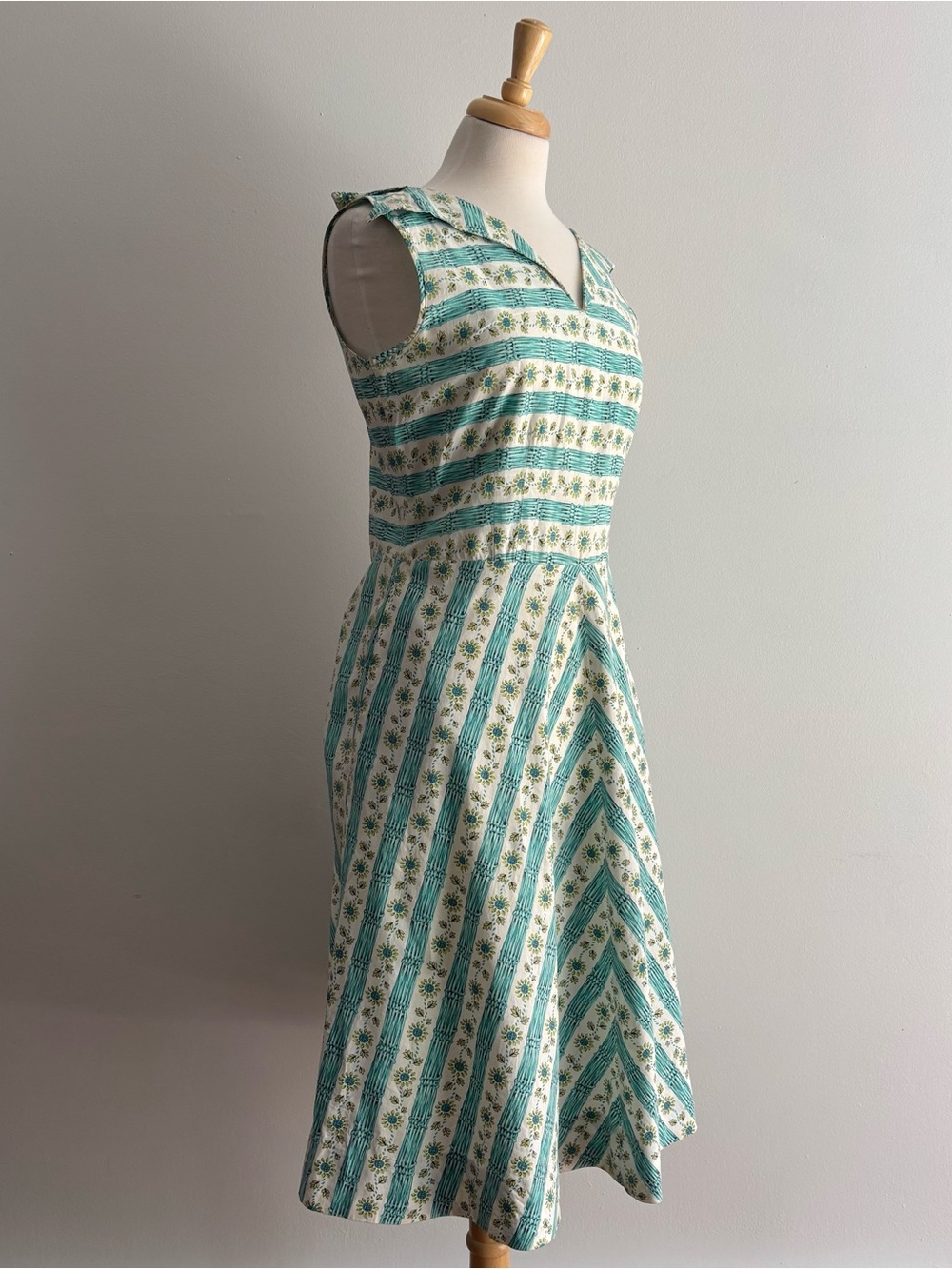 Vintage 1940s FRUIT of the LOOM Floral & Basket Print House Dress / 38 bust - Picture 5 of 15
